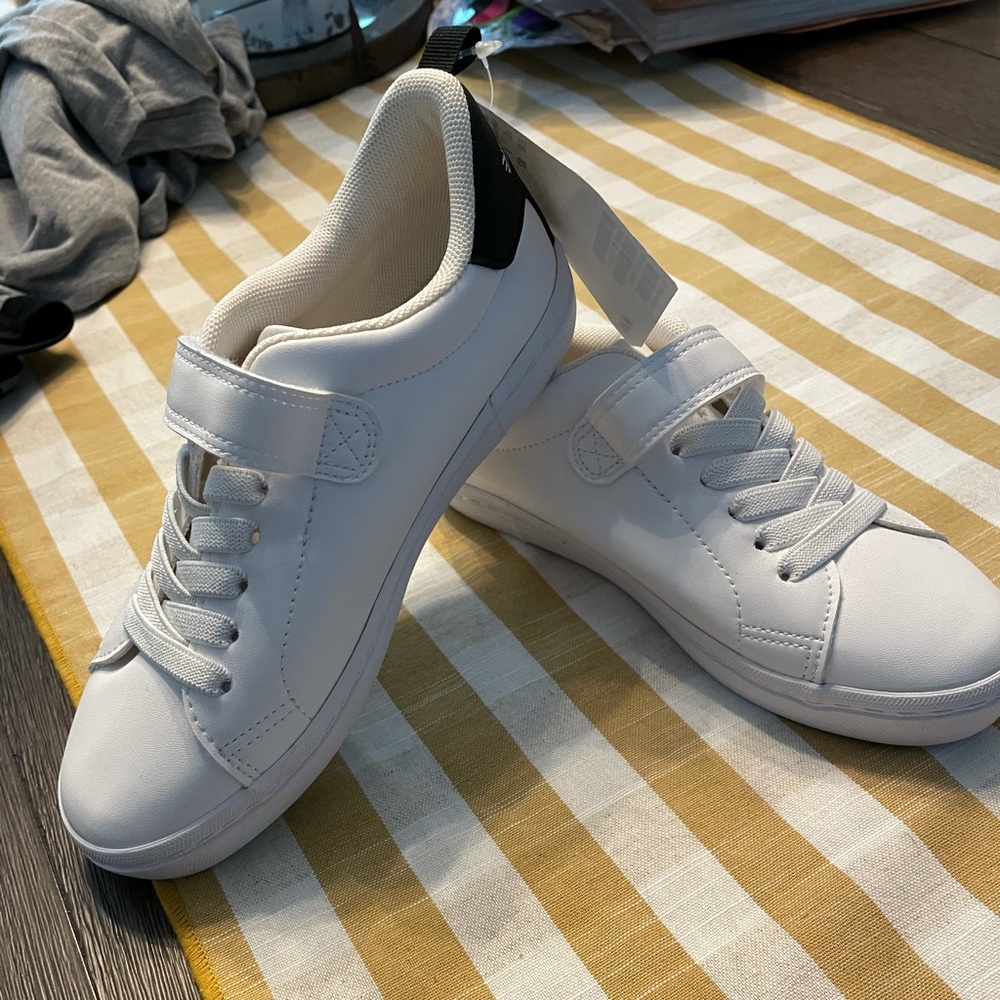 Boys no-tie sneakers